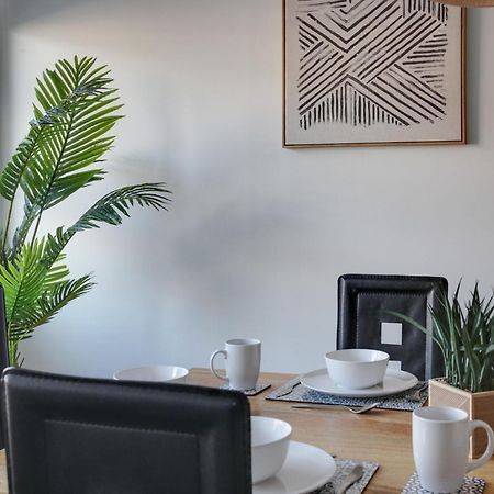 Niche Sunrise Townhouse Villa Челмсфорд Екстериор снимка